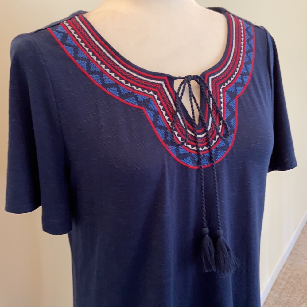 🇺🇸Cute navy short sleeve top w/Red, white & blue scoop neck tassel tie EUC